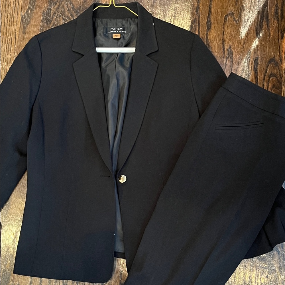 Tahari women two piece suit